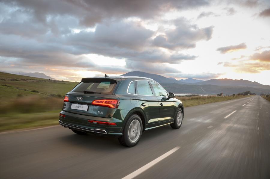  Audi Q5 TFSI Quattro S-Line 2017 года  (ZA) (фото 8 из 30)